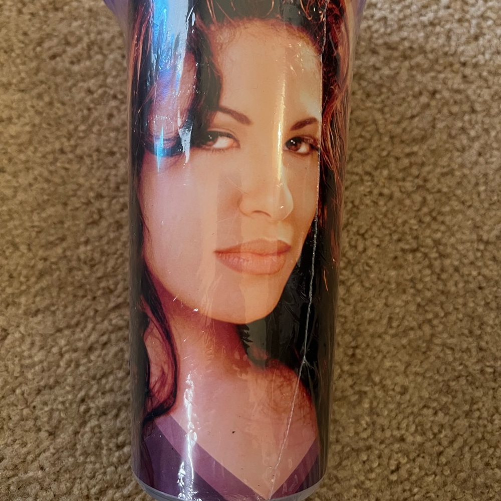 🌹Selena Tumbler🌹